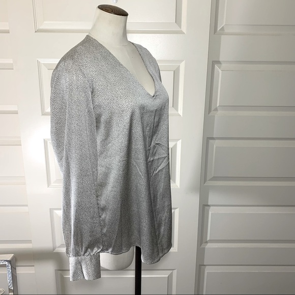 Adrianna Papell Flowy Luxurious Satiny Polka-dot Blouse V Neck Long Sleeves Sz M - Picture 5 of 11